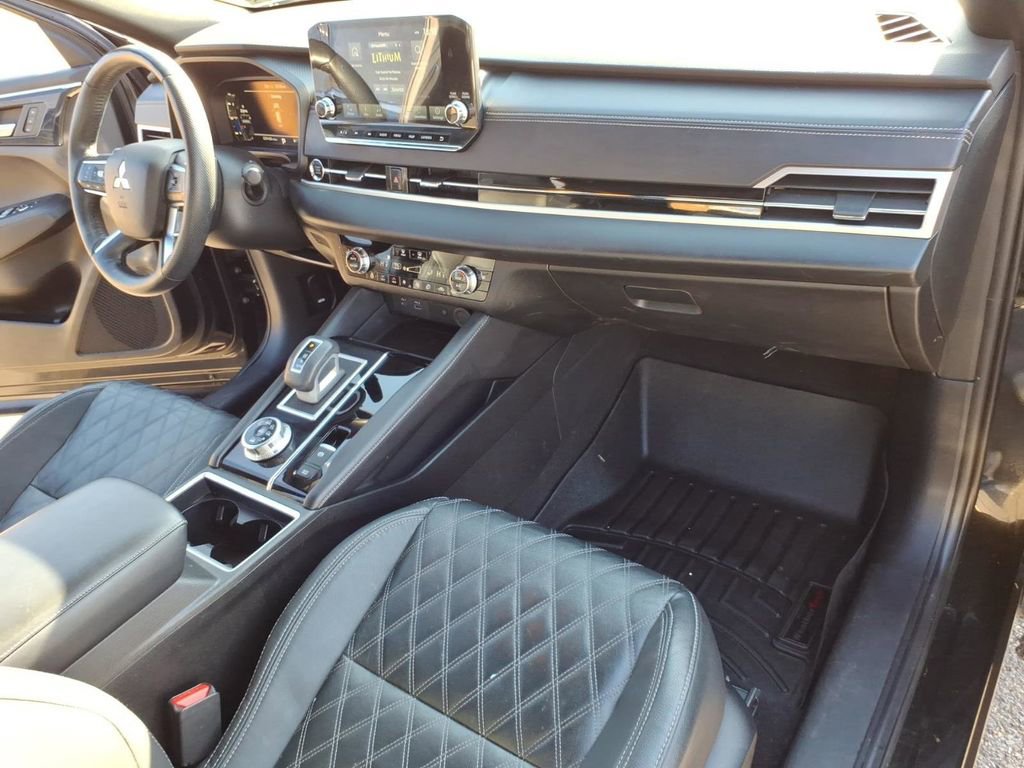 Used 2023 Mitsubishi Outlander SEL Black Edition image 16