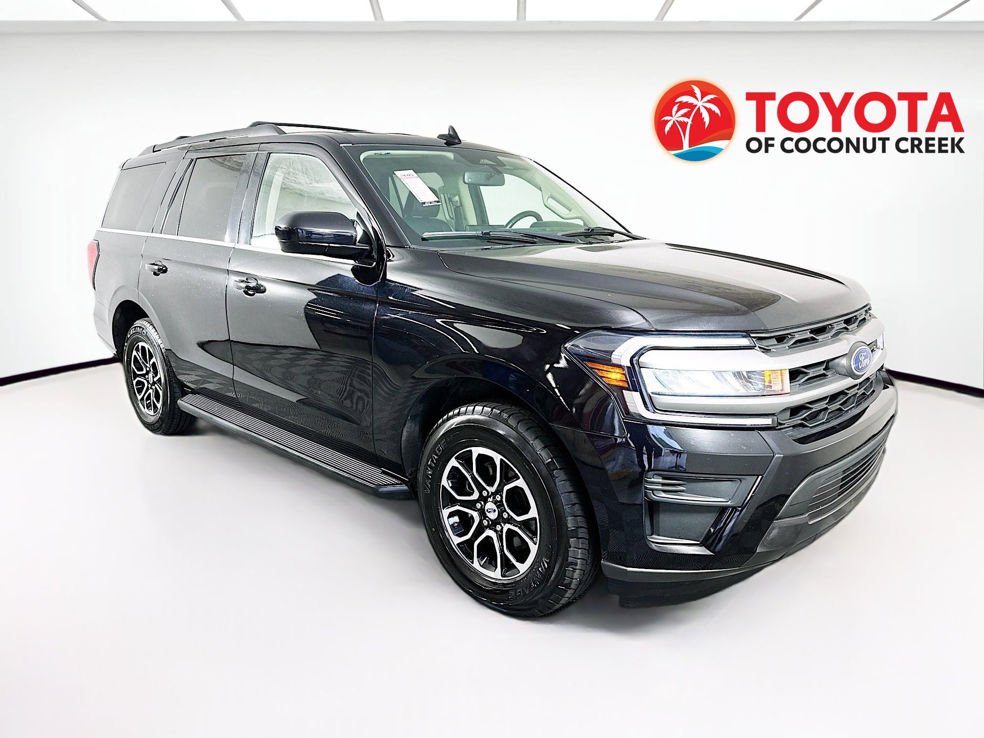 Used 2024 Ford Expedition XLT image 1