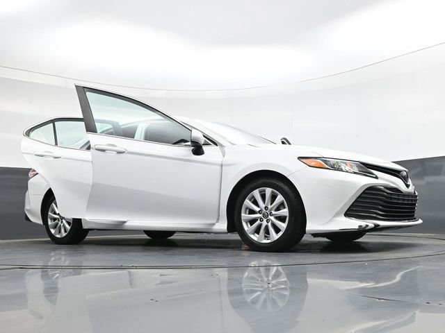Used 2018 Toyota Camry LE FWD image 38