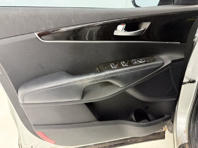 Used 2018 Kia Sorento L FWD image 28