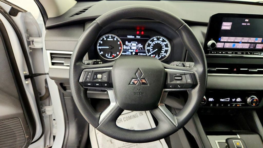 Used 2022 Mitsubishi Outlander ES FWD image 12