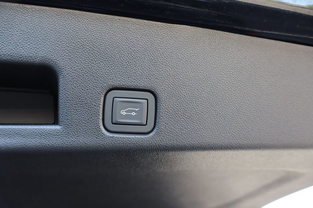 Used 2025 GMC Acadia AT4 w/ LPO, Floor Liner Package AWD/4WD image 25