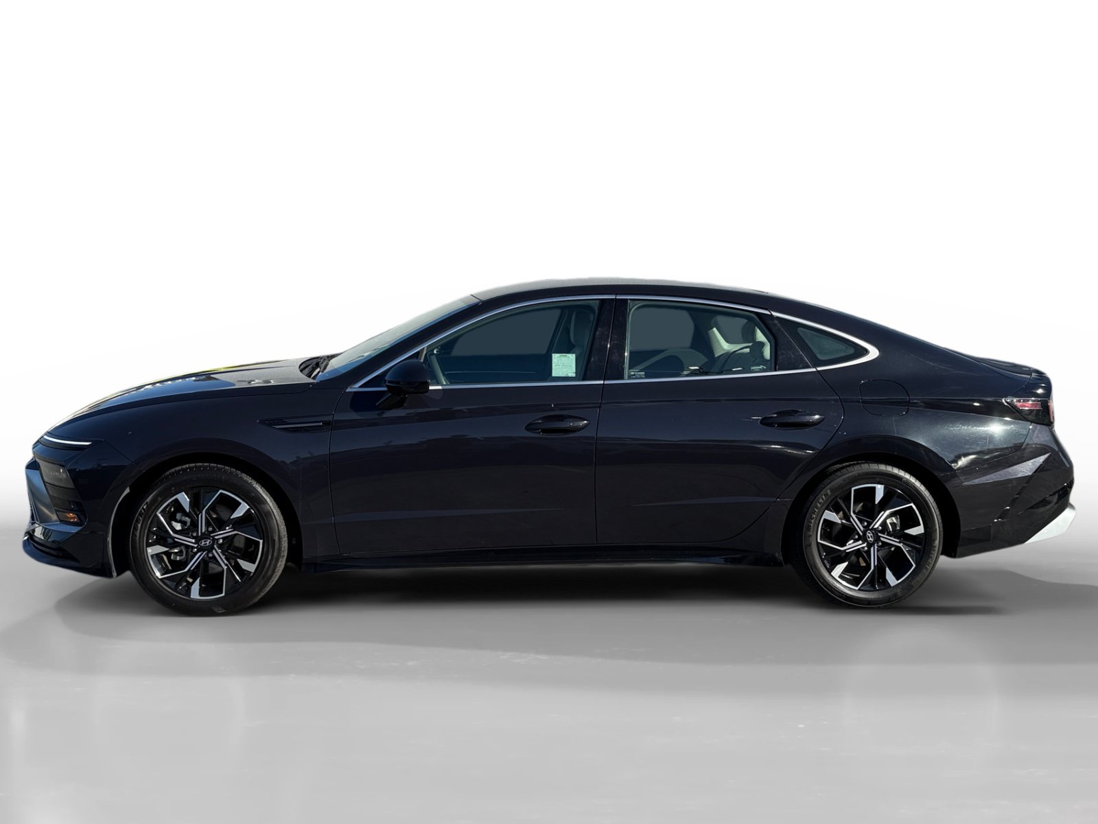 Used 2024 Hyundai Sonata SEL FWD image 2
