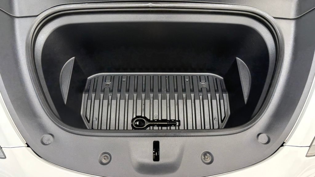Used 2024 Tesla Model Y Long Range AWD/4WD image 12