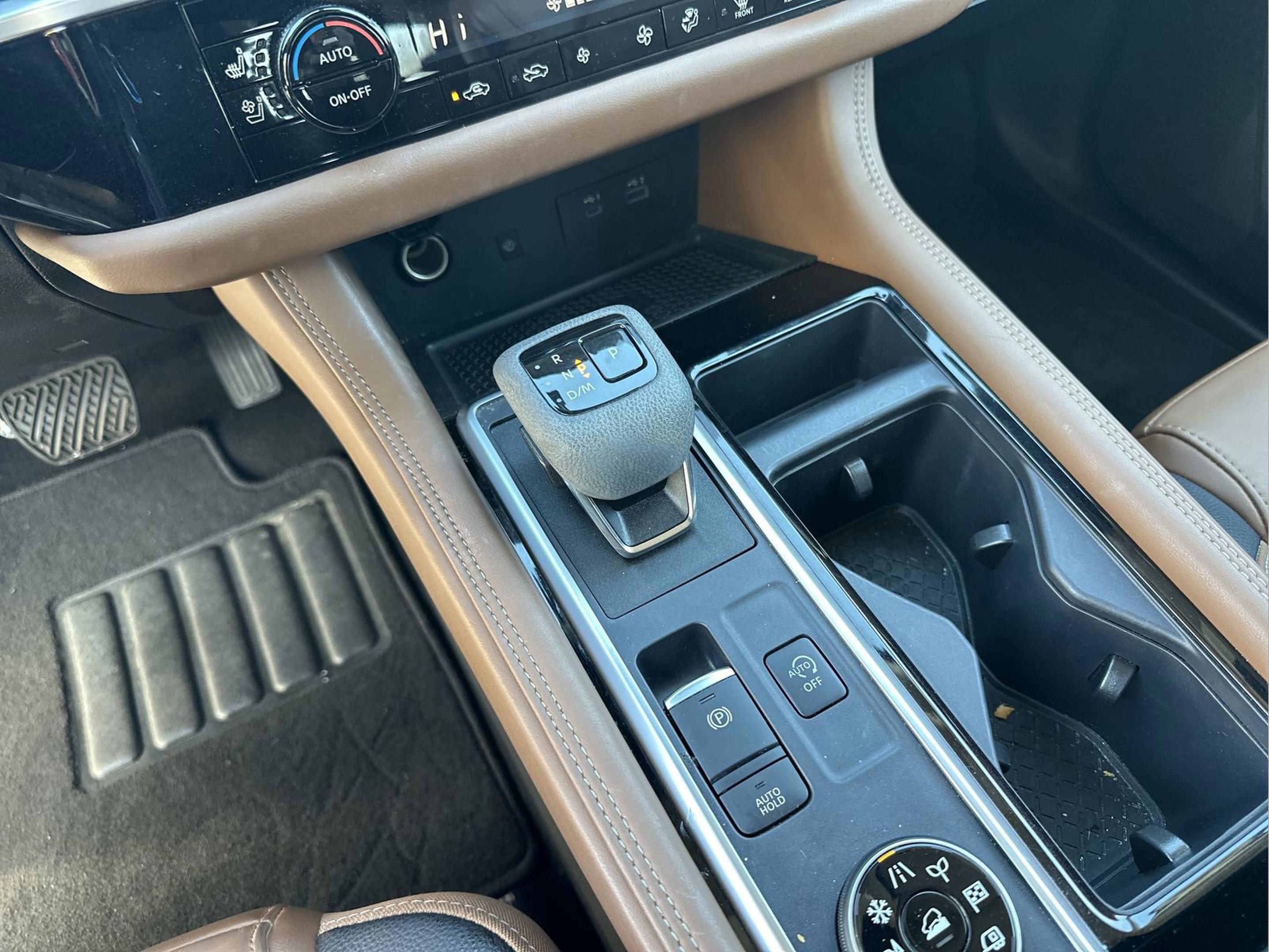 Used 2024 Nissan Pathfinder Platinum image 24