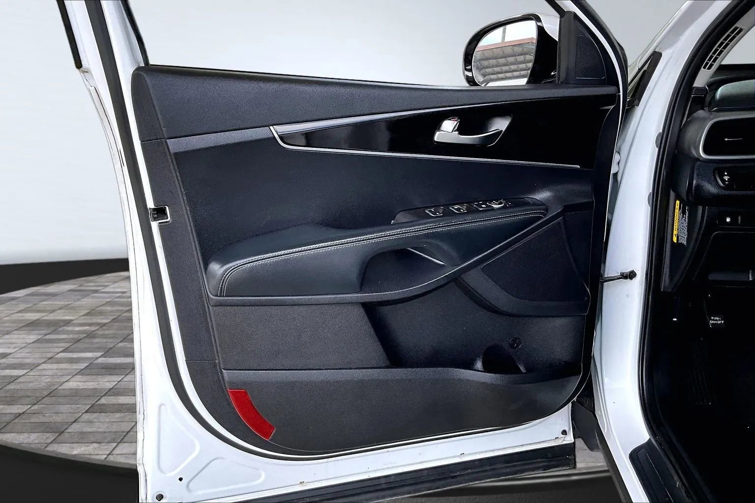 Used 2017 Kia Sorento LX image 17