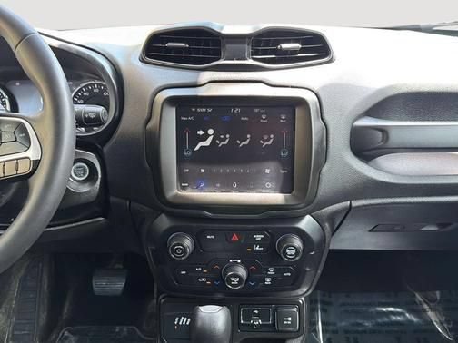 Used 2023 Jeep Renegade Altitude AWD/4WD image 10