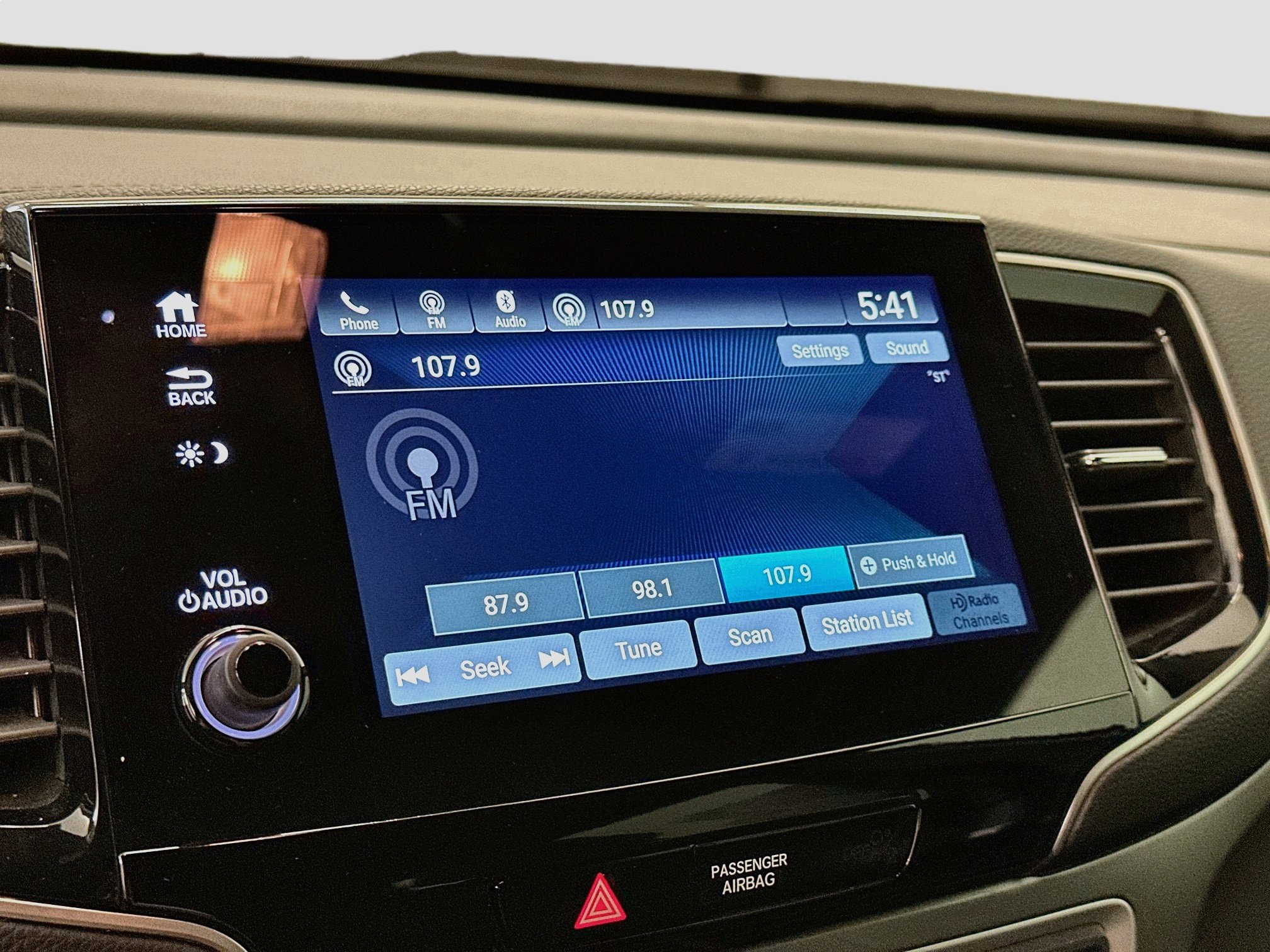 Used 2023 Honda Passport EX-L image 21