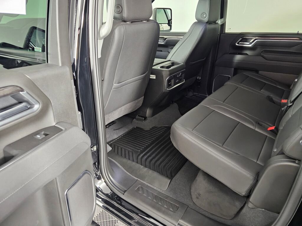 Used 2025 Chevrolet Silverado 3500 LTZ w/ LTZ Plus Package image 33