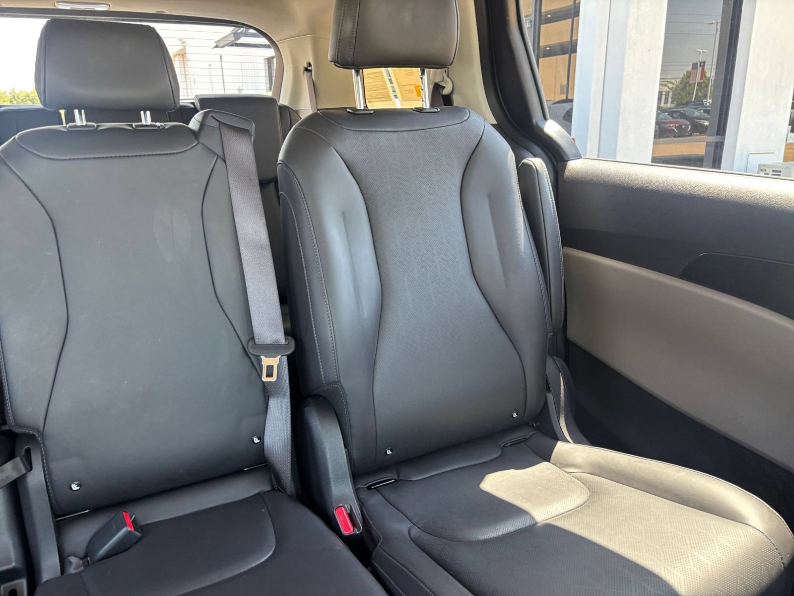 Used 2026 Kia Carnival FWD image 35