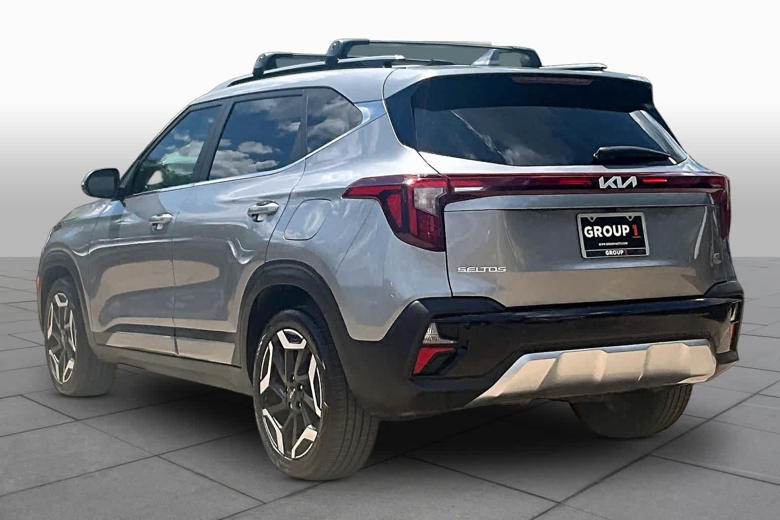 Certified 2025 Kia Seltos SX w/ SX Sunroof Package AWD/4WD image 12