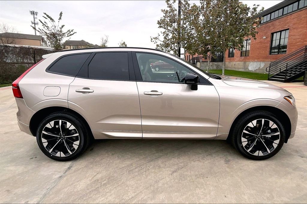 New 2026 Volvo XC60 B5 Plus w/ Protection Package Premier AWD/4WD image 22