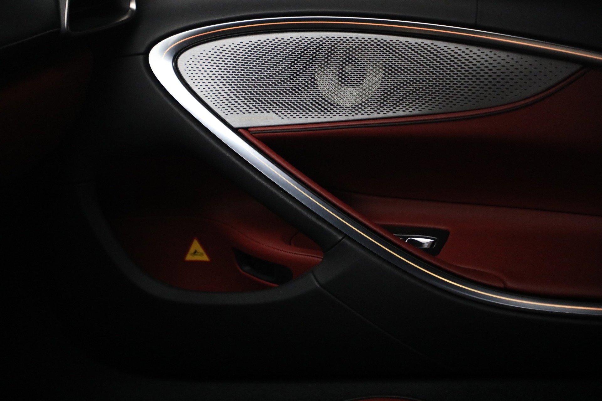 Used 2024 McLaren Artura RWD image 27
