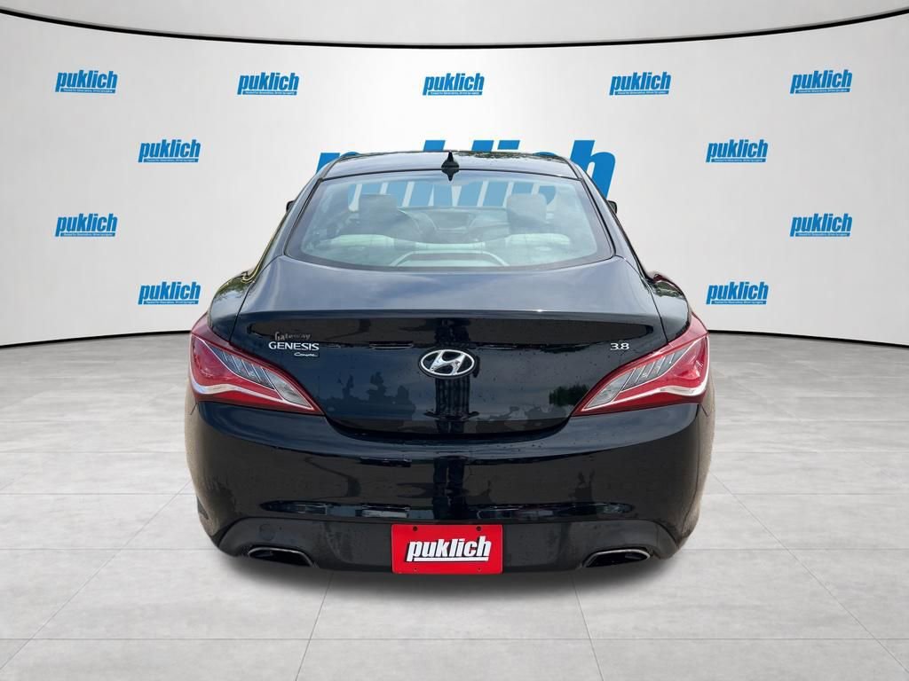 Used 2016 Hyundai Genesis 3.8 RWD image 6