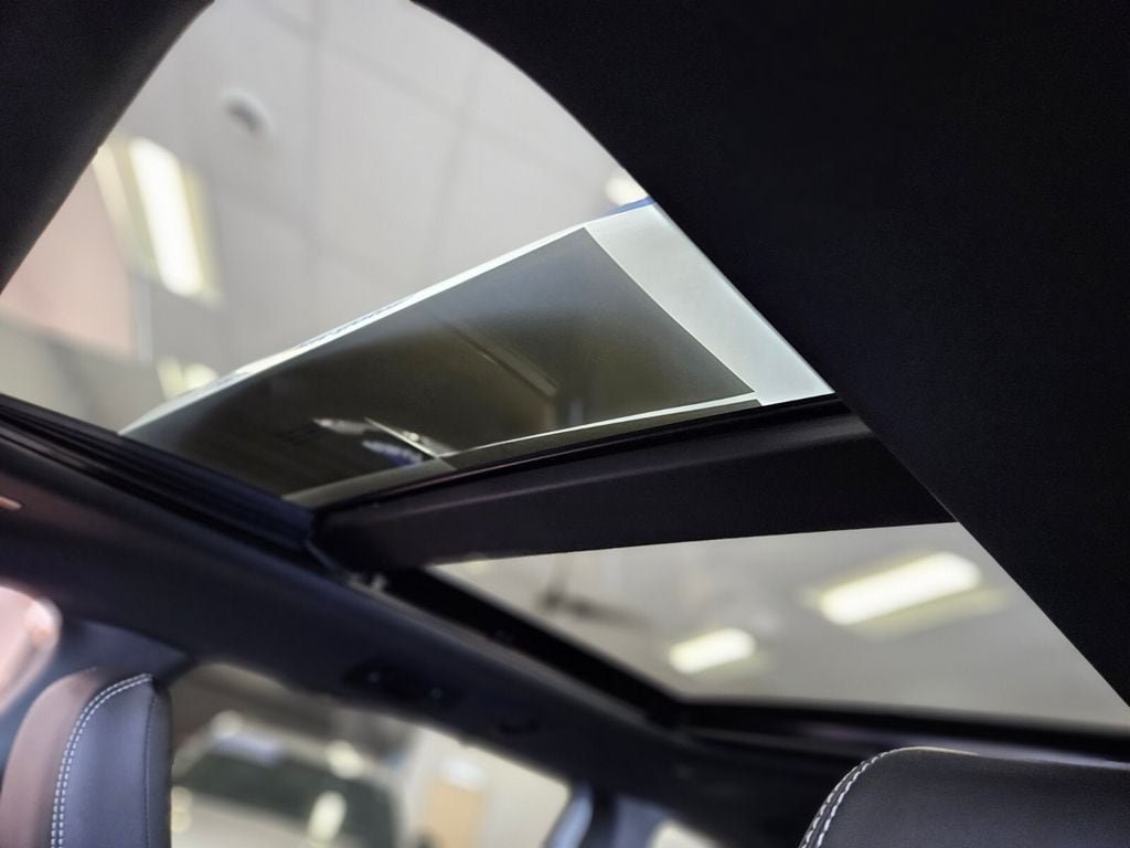 New 2025 Chrysler Pacifica Select w/ Fav Edition Package FWD image 19