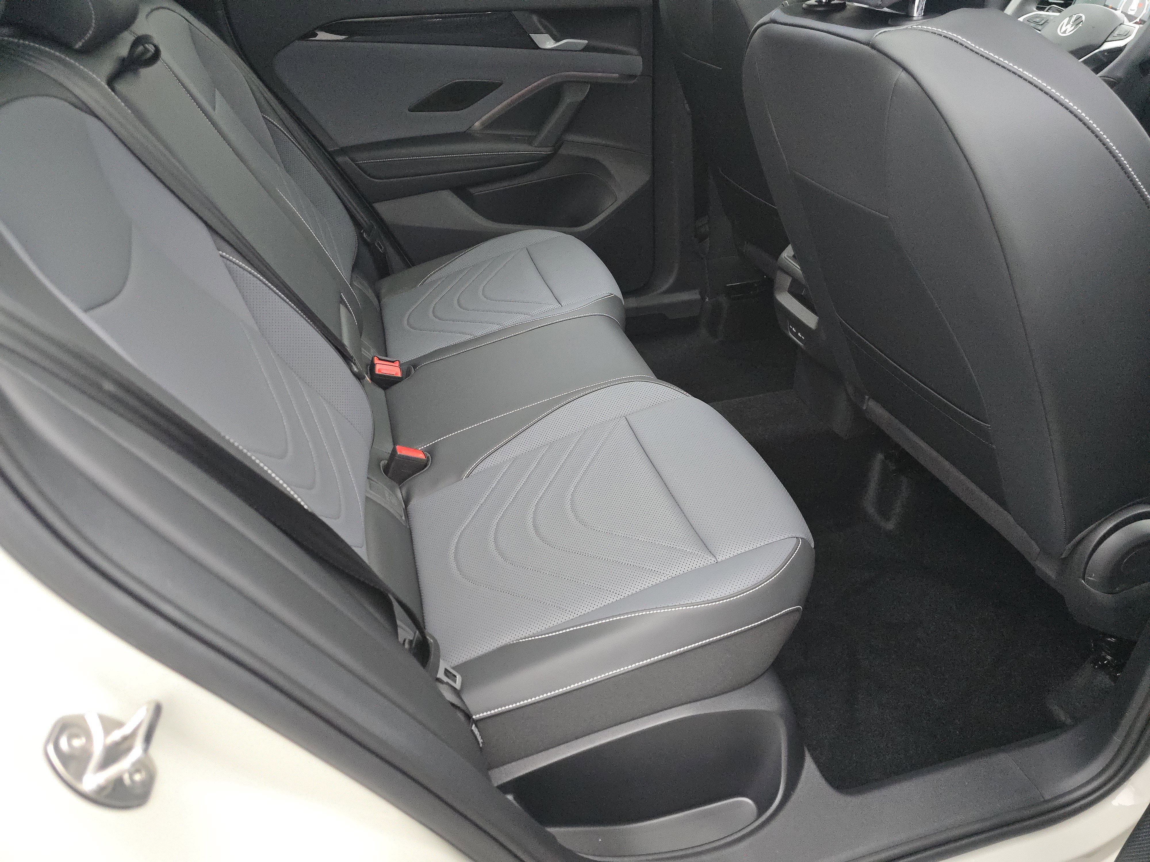 New 2026 Volkswagen Tiguan SE R-Line image 17