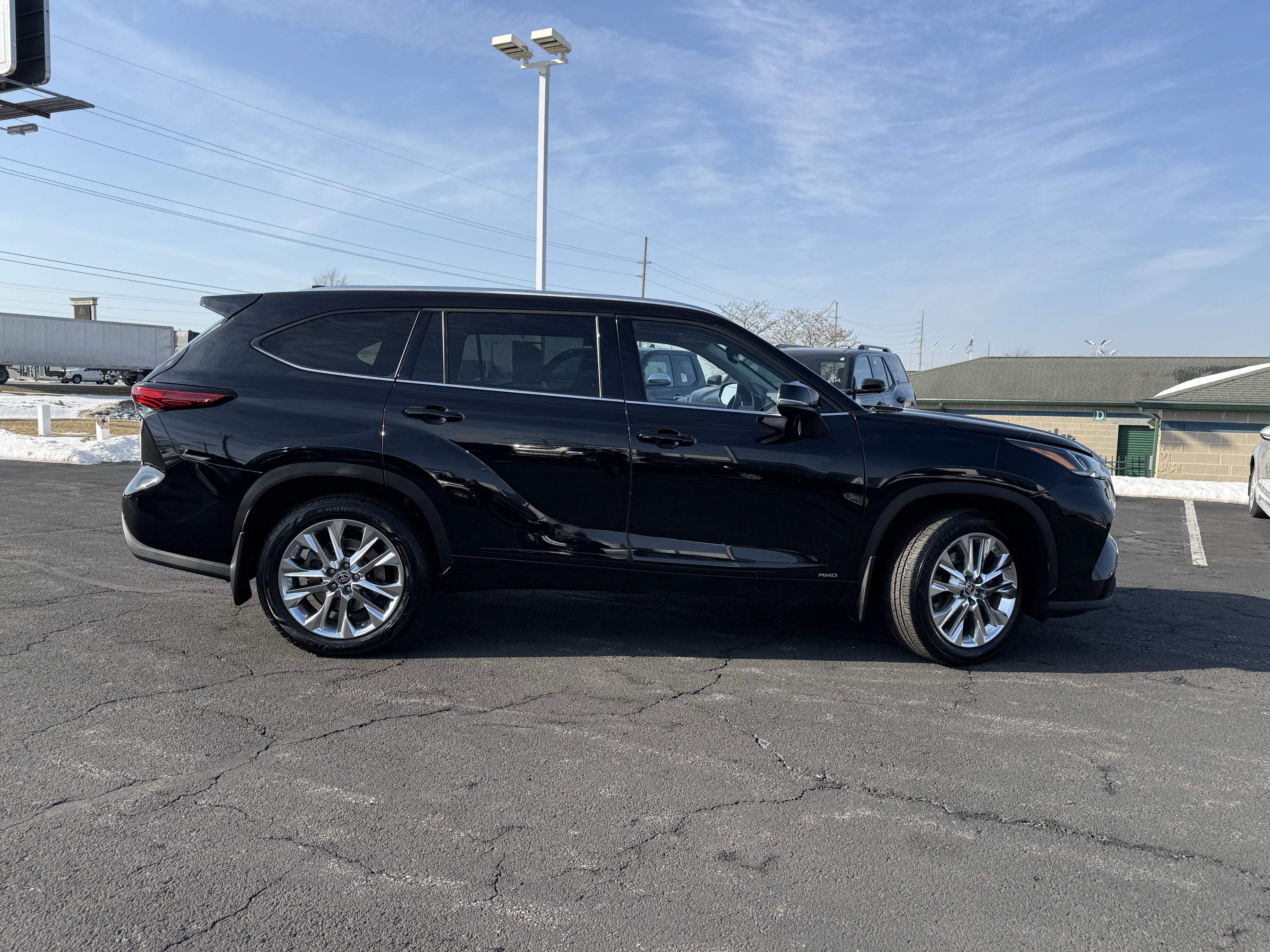 Used 2023 Toyota Highlander Limited image 10