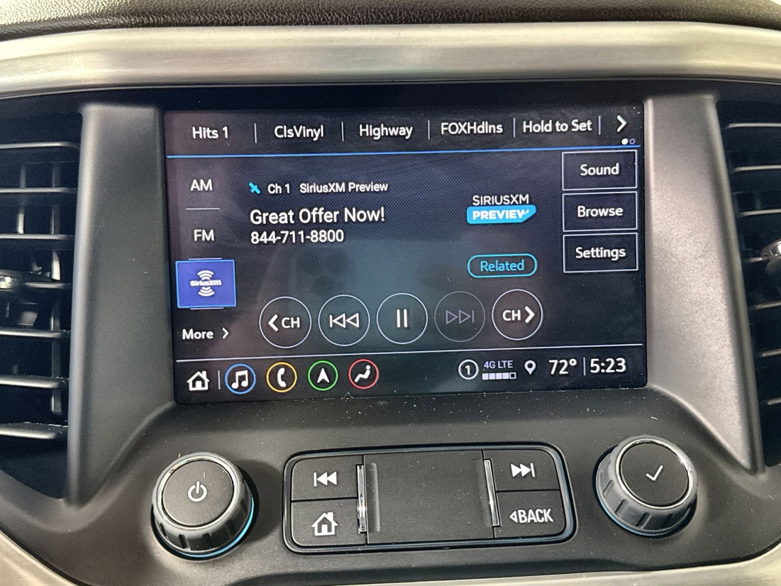 Used 2023 GMC Acadia SLT w/ Preferred Package image 18