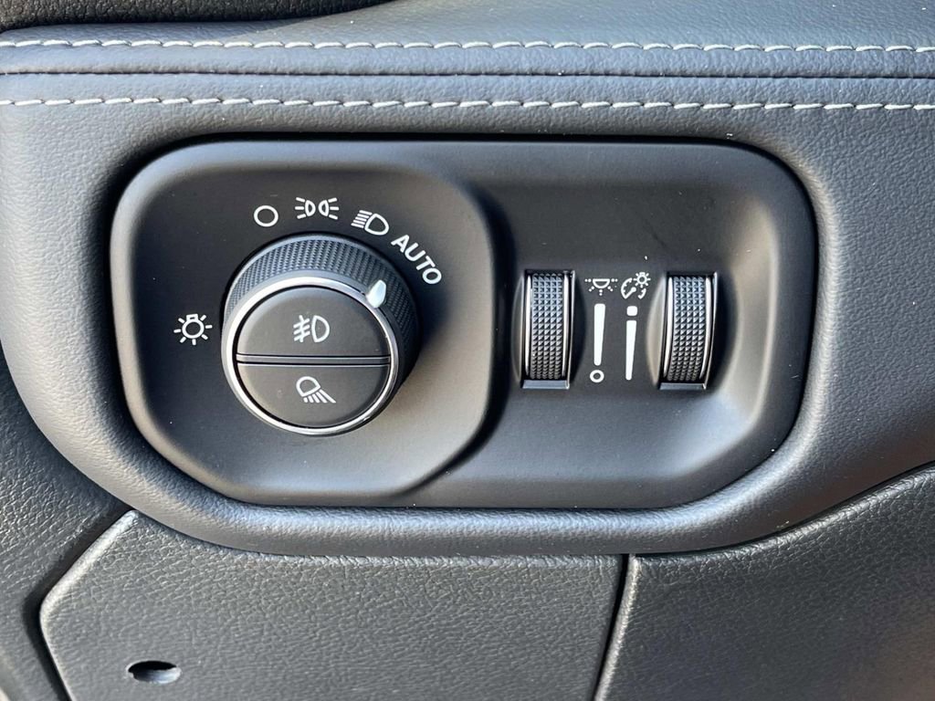 Used 2023 RAM 3500 Limited image 40