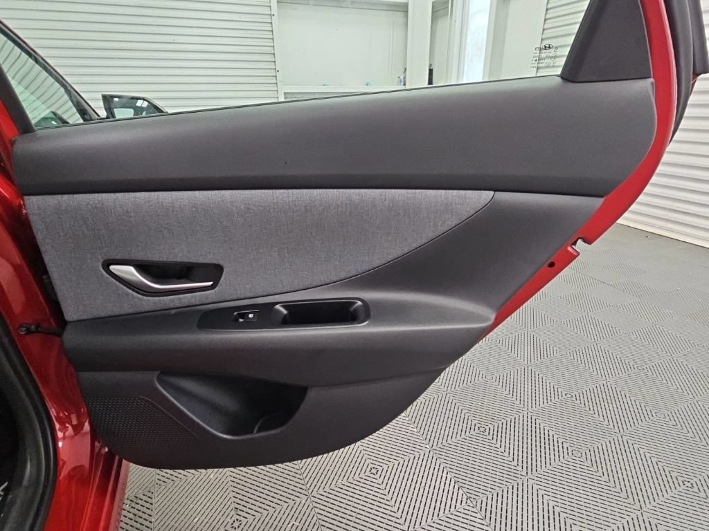 Used 2025 Hyundai Elantra Limited FWD image 36