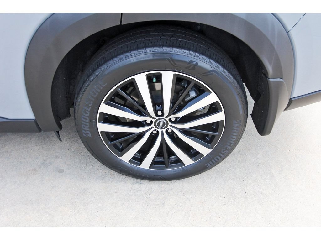 Used 2024 Nissan Pathfinder Platinum FWD image 9