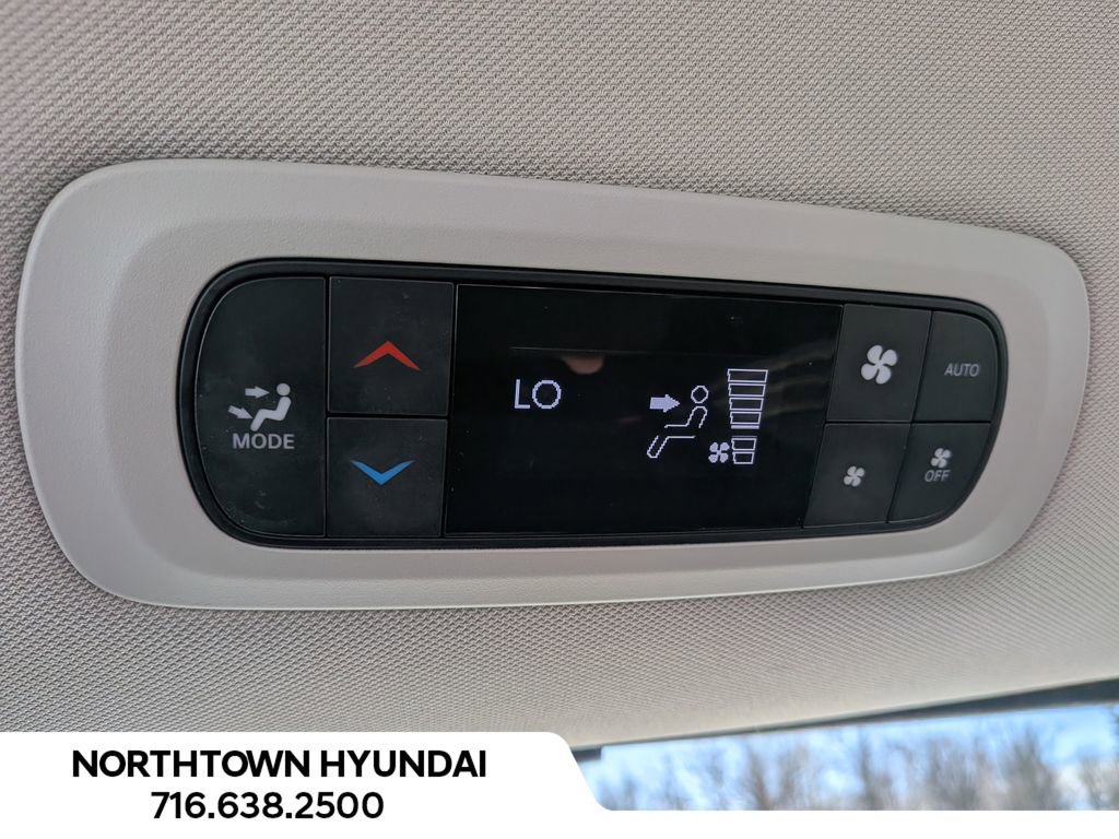 Used 2024 Chrysler Pacifica Touring-L image 36