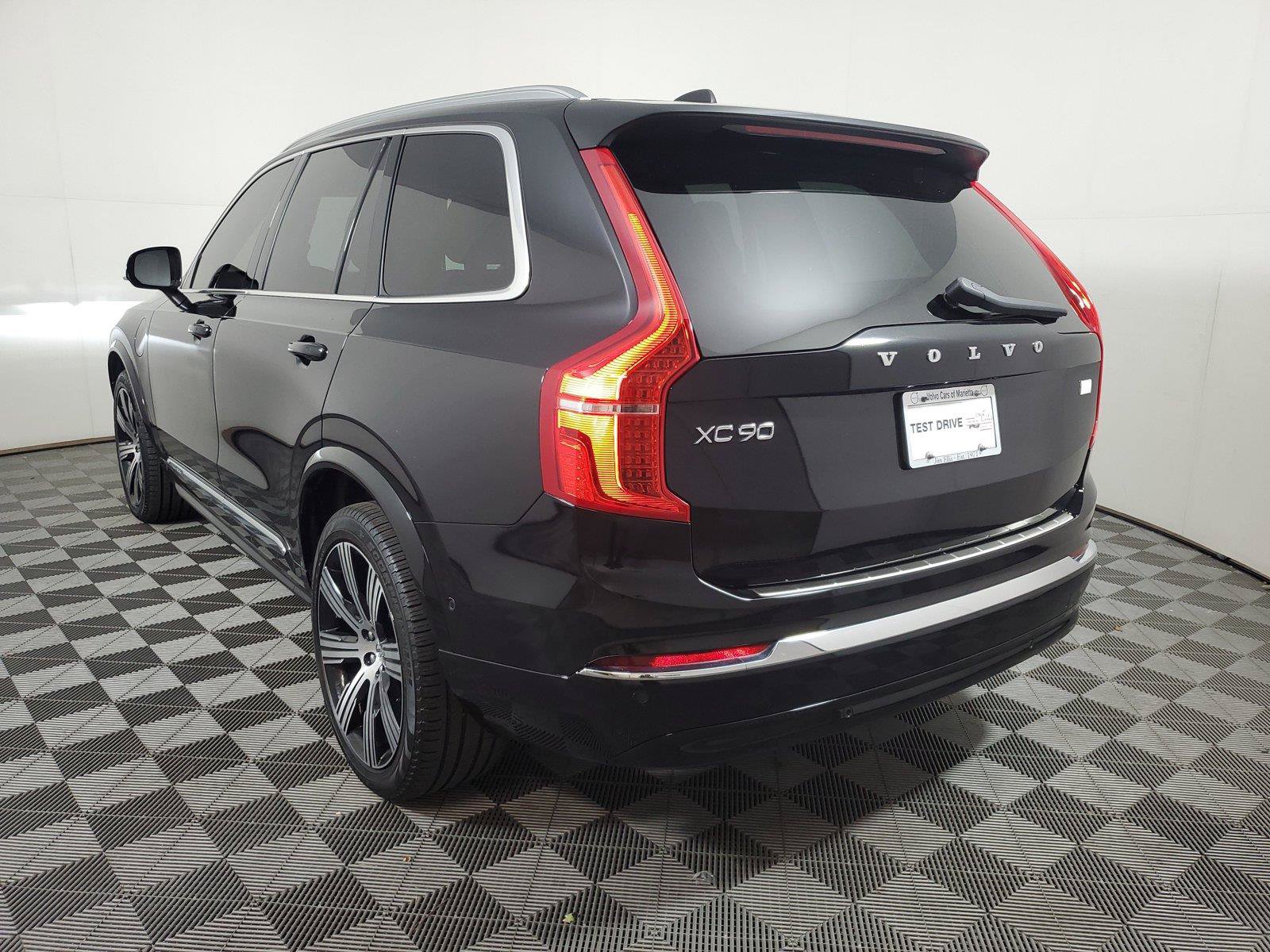 Certified 2024 Volvo XC90 T8 Plus AWD/4WD image 4