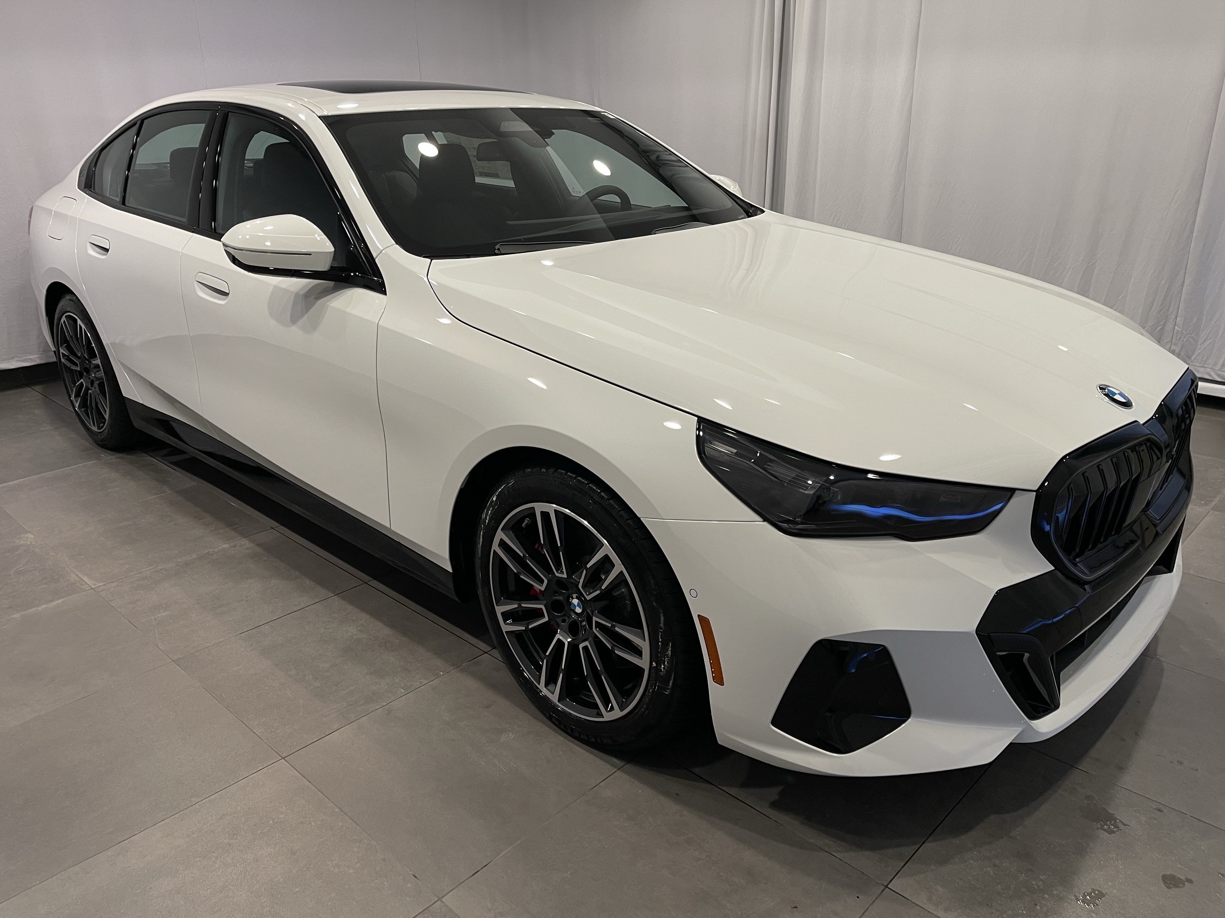 New 2027 BMW 540i xDrive w/ M Sport Package AWD/4WD image 3