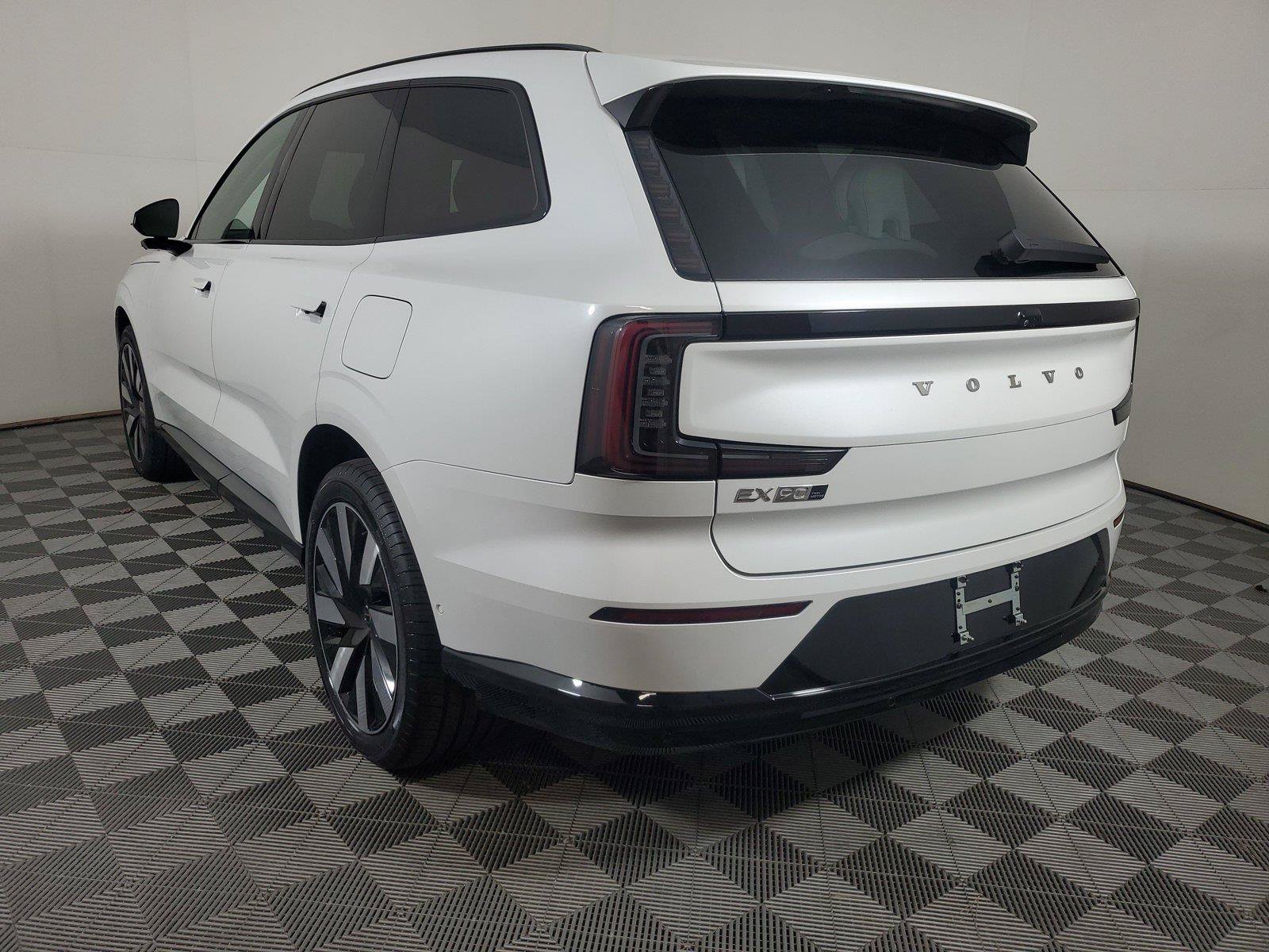 Certified 2025 Volvo EX90 Plus AWD/4WD image 4