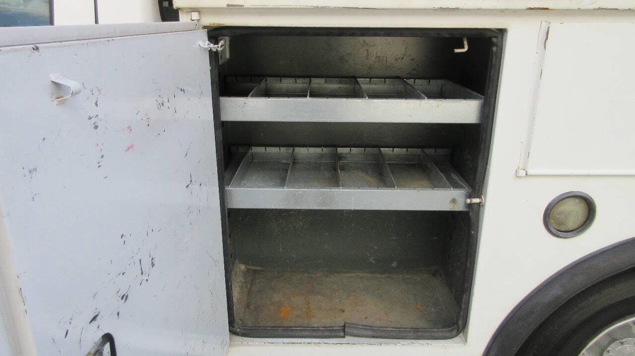 Used 2007 Ford F550 2WD Regular Cab Super Duty image 16