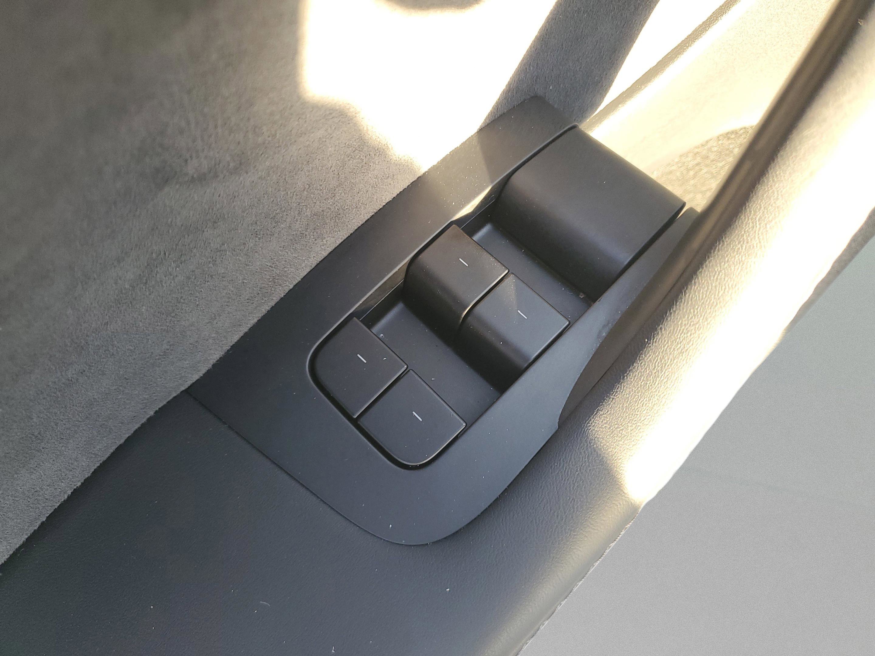 Used 2025 Tesla Model Y Long Range RWD image 15