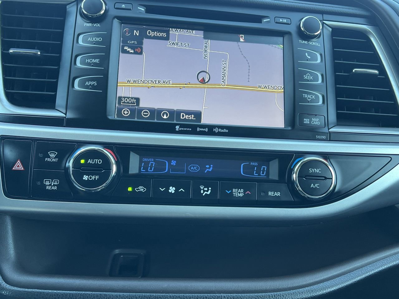 Used 2019 Toyota Highlander XLE image 9