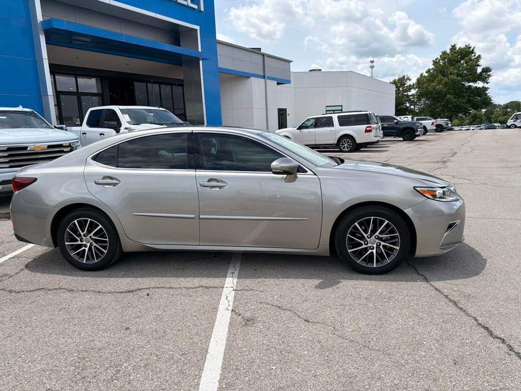 Used 2016 Lexus ES 350 w/ Luxury Package w/Wood Trim FWD image 2