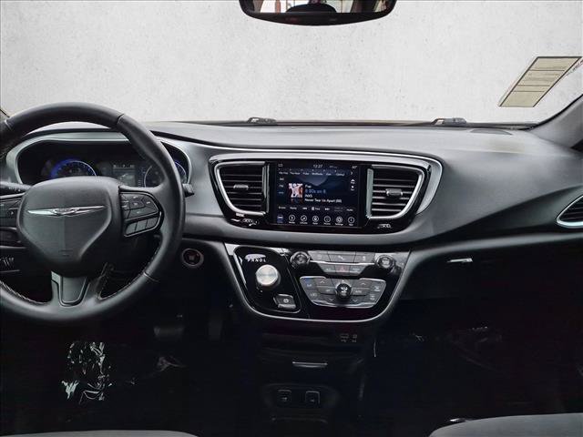 Used 2018 Chrysler Pacifica Touring Plus w/ S Appearance Package FWD image 18