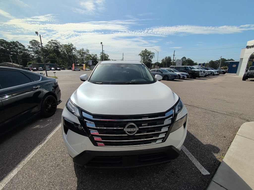 Used 2026 Nissan Rogue SV AWD/4WD image 2