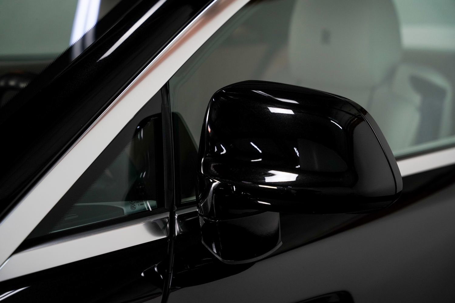 Used 2017 Rolls-Royce Wraith image 17