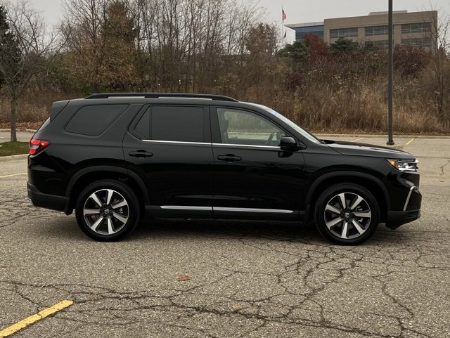 Certified 2025 Honda Pilot Elite image 7