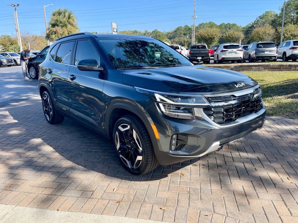 Used 2025 Kia Seltos SX w/ SX Sunroof Package image 8