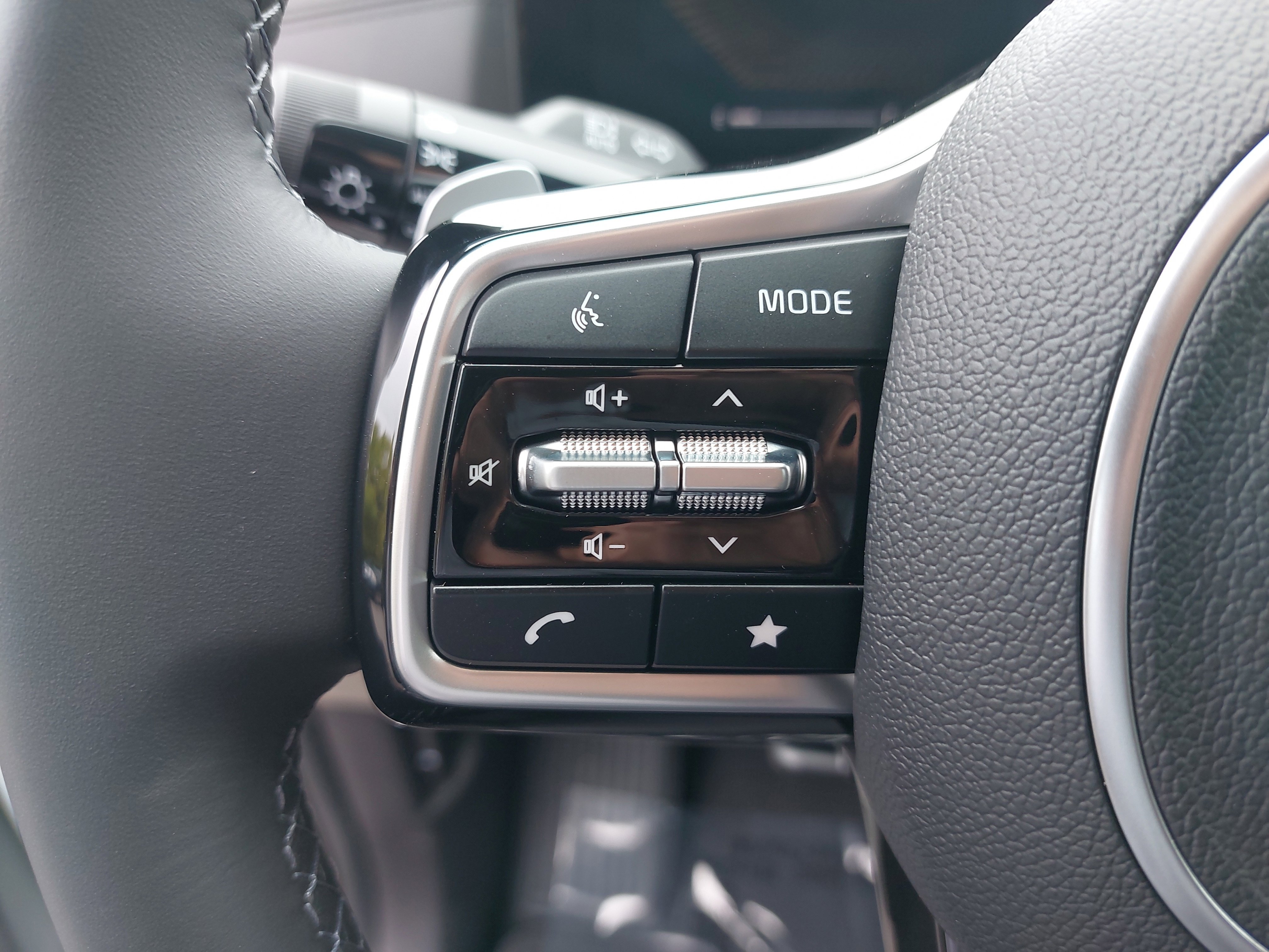 New 2026 Kia Carnival EX image 19