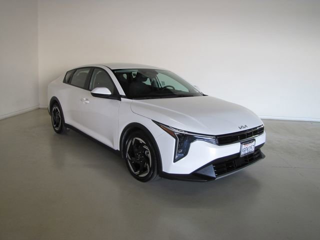 Used 2025 Kia K4 EX image 3