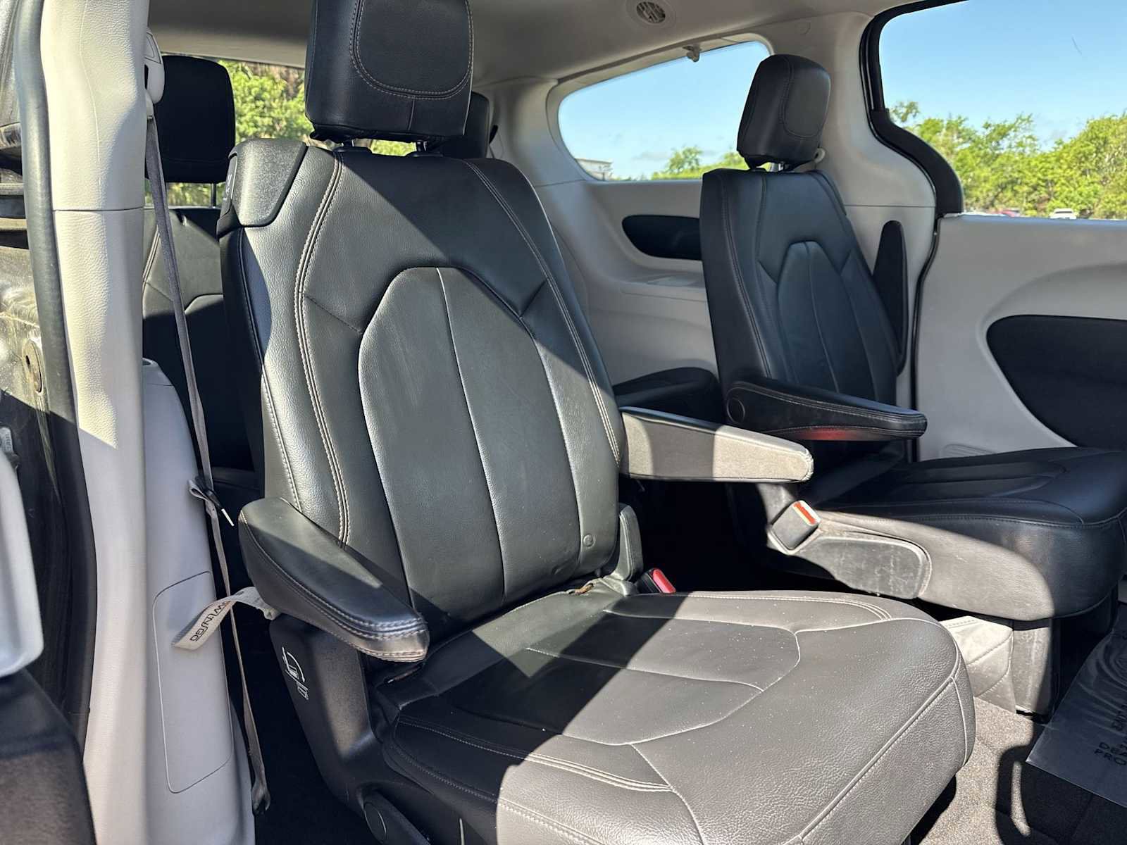 Used 2017 Chrysler Pacifica Touring-L FWD image 20