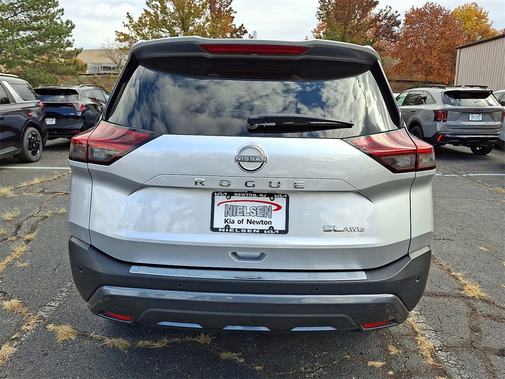 Used 2023 Nissan Rogue SL w/ SL Premium Package image 15