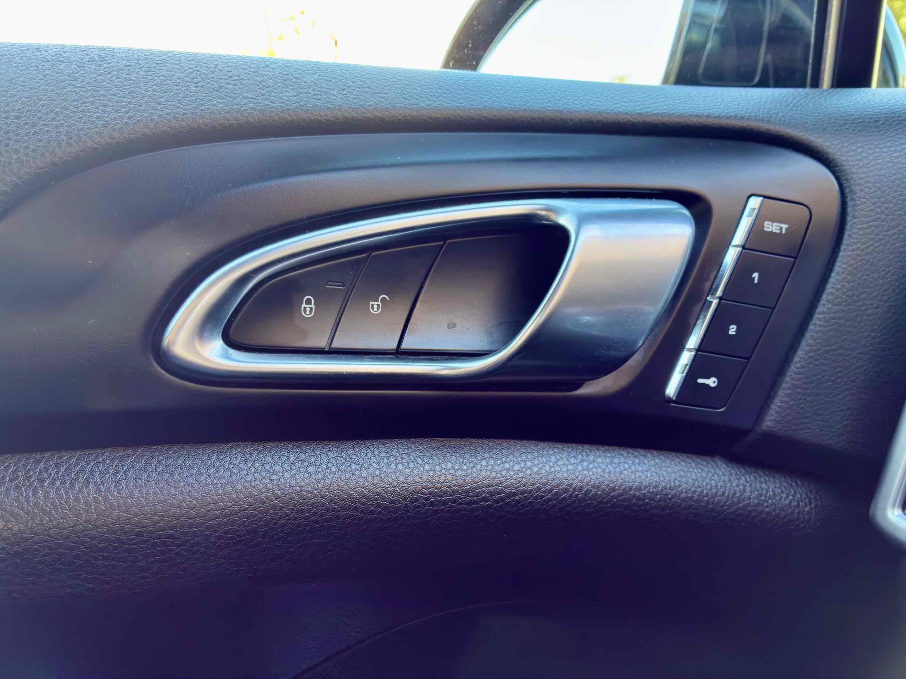 Used 2017 Porsche Cayenne AWD/4WD image 39
