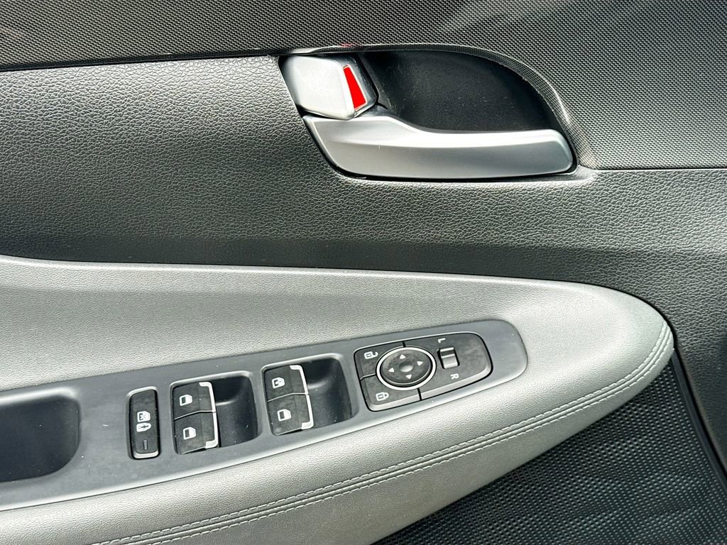 Used 2023 Hyundai Santa Fe SE w/ Cargo Package image 18