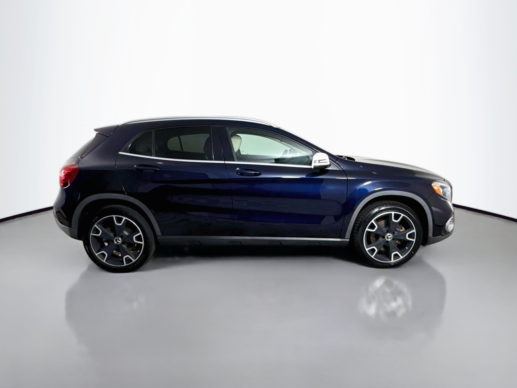 Used 2019 Mercedes-Benz GLA 250 w/ Convenience Package image 11