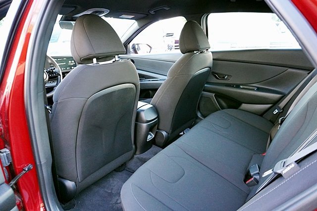 Used 2025 Hyundai Elantra Sport image 16