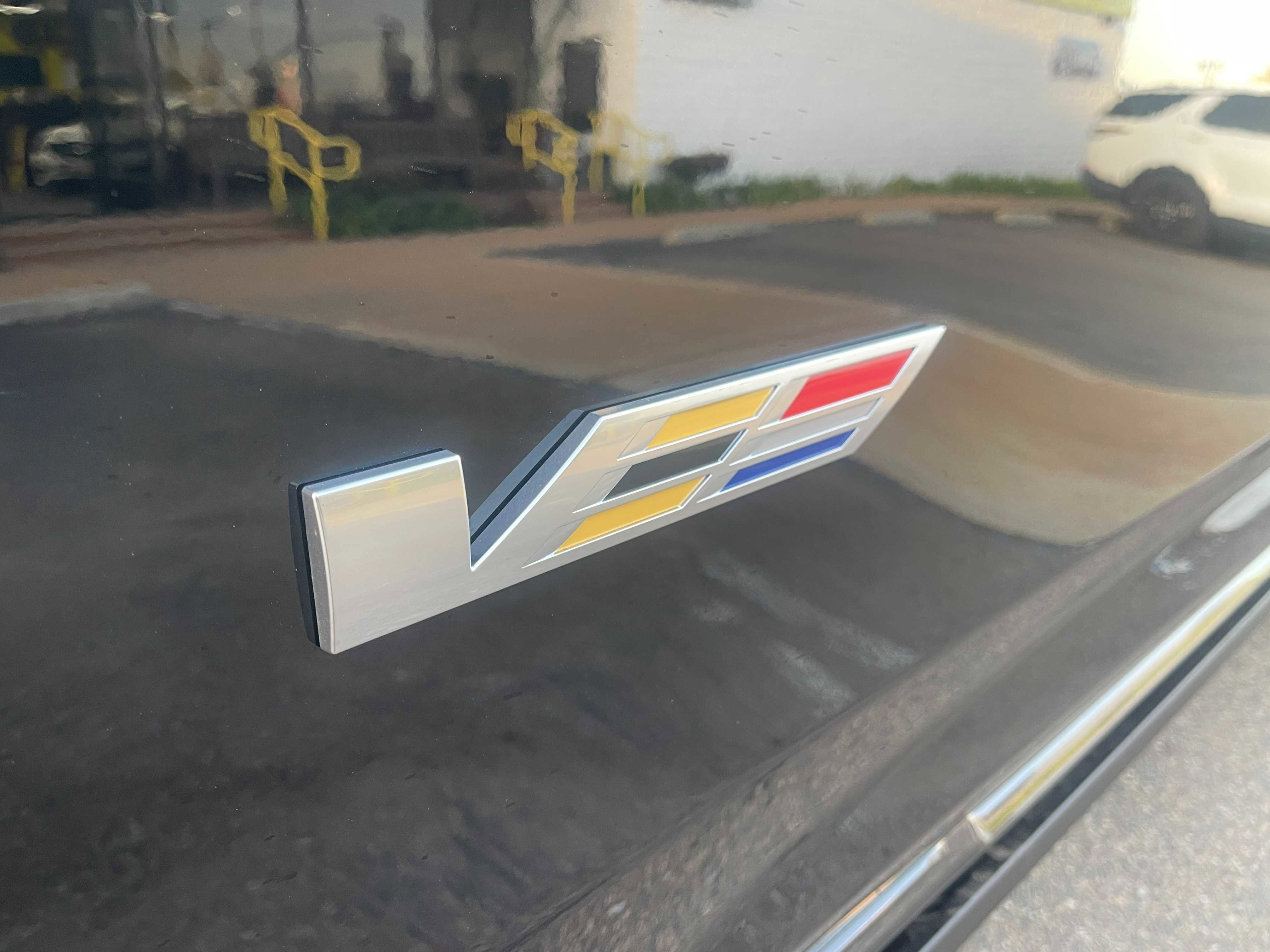 Used 2025 Cadillac Escalade ESV V image 9