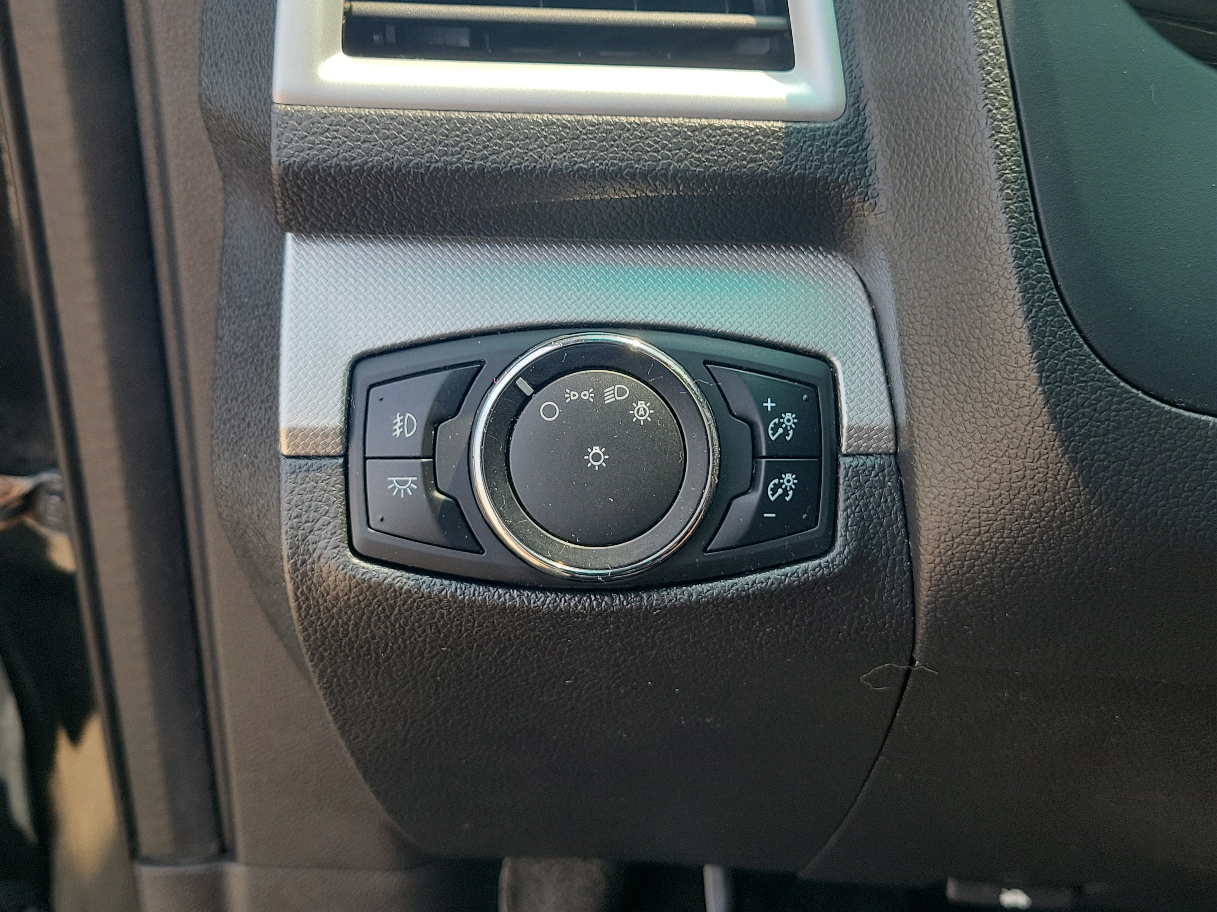 Used 2014 Ford Explorer XLT w/ Equipment Group 202A FWD image 20