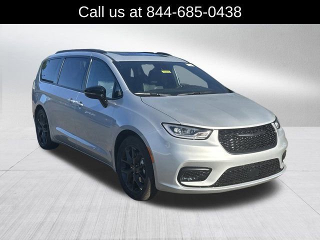 New 2026 Chrysler Pacifica Limited image 3