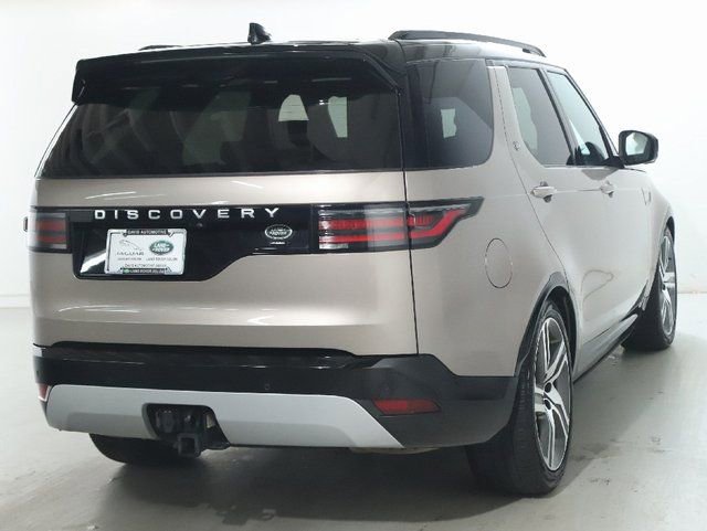 Certified 2023 Land Rover Discovery Metropolitan Edition AWD/4WD image 9